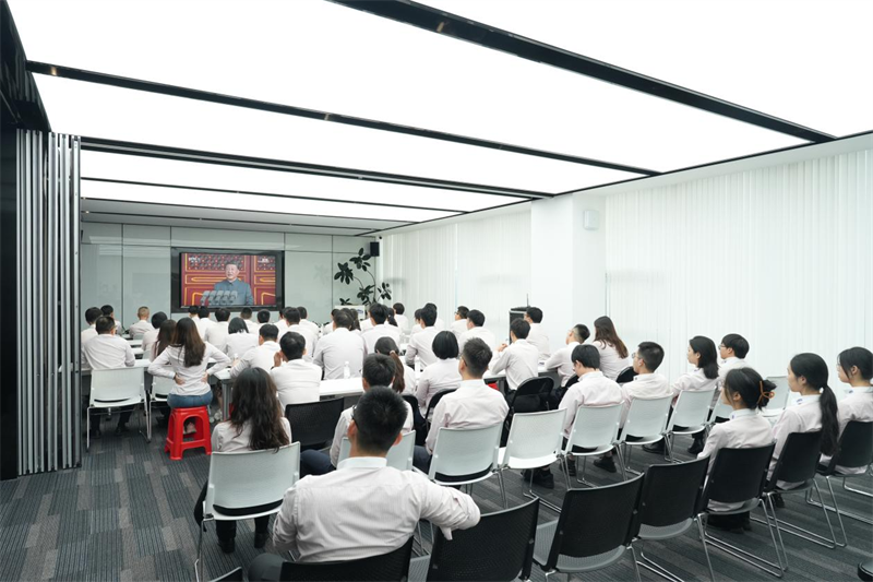 Kymmenen vuotta ylä- ja alamäkiä, 1,4 miljardin ihmisen sydäntä – QGM jakaa kunnian isänmaan kanssa