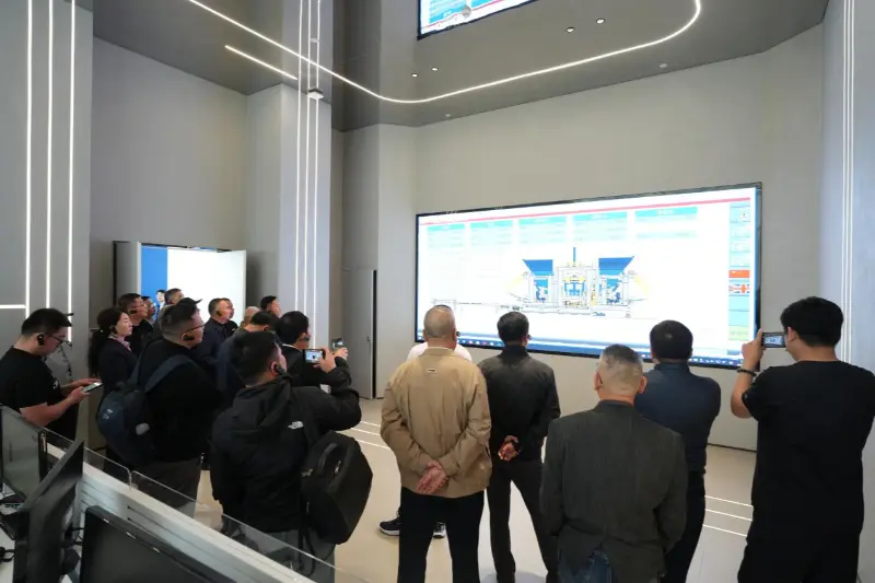 Kiinan rakennuspalikkayhdistyksen 8. istunnon toinen pysyvän neuvoston kokous pidettiin Quanzhoussa; Quangong Machinery Co., Ltd. Osallistuu teollisuuden vaihtoon ja kehittämiseen.