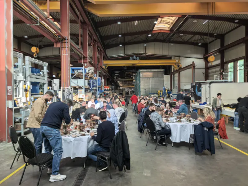 Kiinalaisen hot potin aromi saavuttaa Saksan! Quangong Machinery Co., Ltd.:n tytäryhtiö Zenit juhlii projektin menestystä.